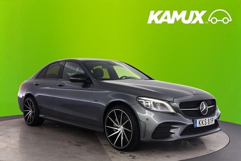 Grå Begagnad 2021 Mercedes C300e AMG Sedan | 339 800 kr (Marknadspris) - Bild 1/3