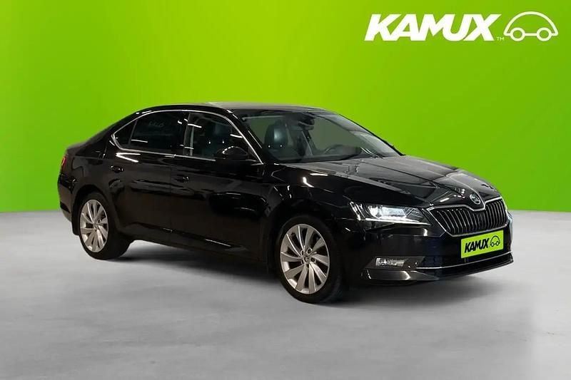 Svart Begagnad 2017 Skoda Superb Halvkombi | 199 700 kr (Bra pris) - Bild 1/4