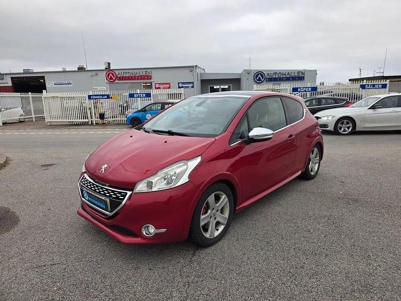 Mörkröd Begagnad 2013 Peugeot 208 GTi Halvkombi | 69 200 kr (Marknadspris) - Bild 1/4