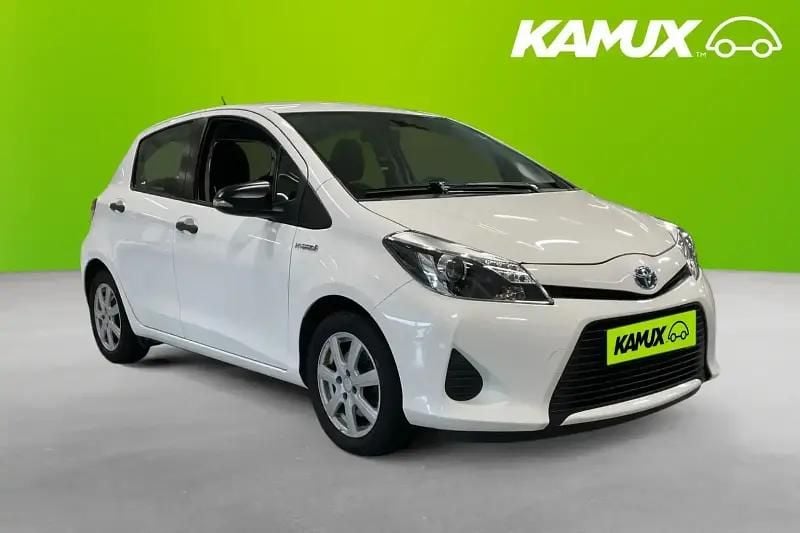 Vit Begagnad 2014 Toyota Yaris Hybrid Halvkombi | 119 800 kr (Marknadspris) - Bild 1/4