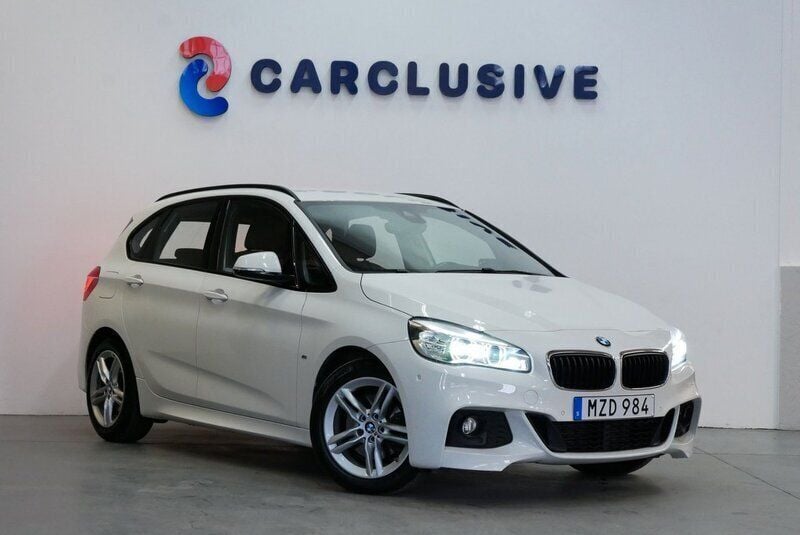 Vit Begagnad 2016 BMW 220 M Sport Minibuss | 199 900 kr (Marknadspris) - Bild 1/4