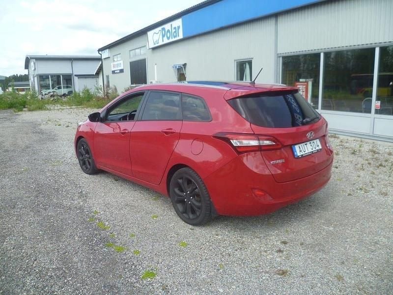 Begagnad Hyundai i30 Edition 111 HK (81 kW) 2014 Röd Kombi