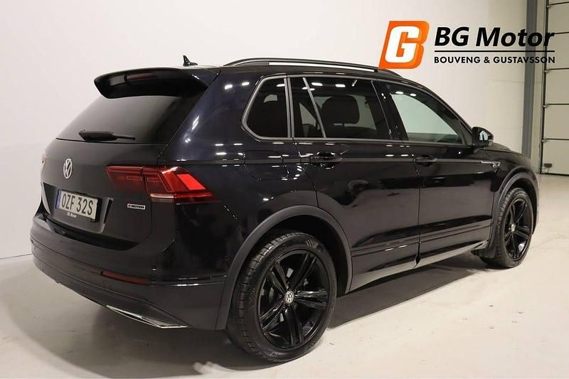Begagnad VW Tiguan R-line 239 HK (175 kW) 2020 Svart SUV