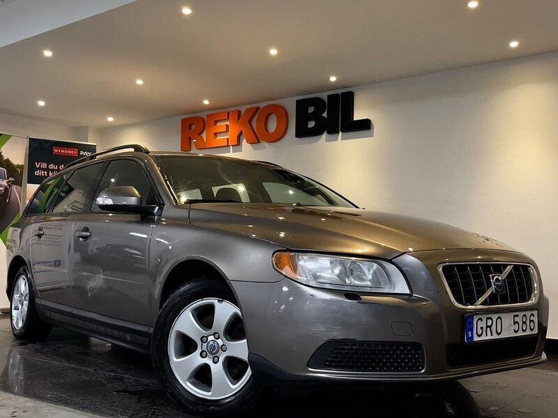 Röd Begagnad 2008 Volvo V70 Momentum Kombi | 44 900 kr (Bra pris) - Bild 1/4