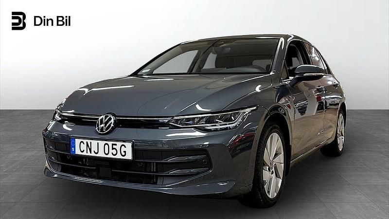 Mörkgrå Begagnad 2024 VW Golf VIII Edition Halvkombi | 314 800 kr (Marknadspris) - Bild 1/4
