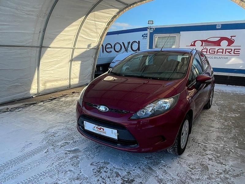 Röd Begagnad 2009 Ford Fiesta Trend Halvkombi | 34 900 kr (Marknadspris) - Bild 1/4