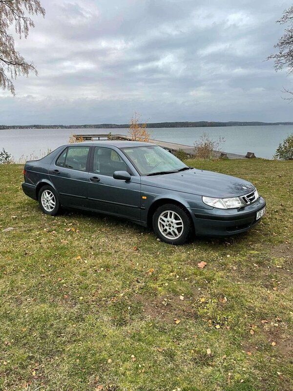 Grå Begagnad 2000 Saab 9-5 Sedan | 42 000 kr (Lite dyr) - Bild 1/4