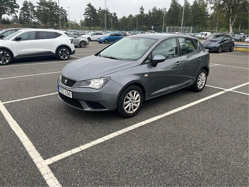 Grå Begagnad 2013 Seat Ibiza Style Halvkombi | 39 999 kr (Bra pris) - Bild 1/4