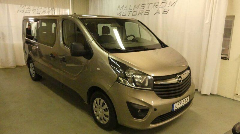 Brun Begagnad 2016 Opel Vivaro Minibuss | 189 000 kr - Bild 1/4