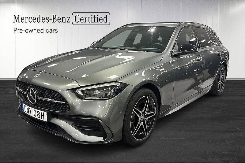 Grå Begagnad 2024 Mercedes C300e AMG line Kombi | 519 000 kr (Marknadspris) - Bild 1/3