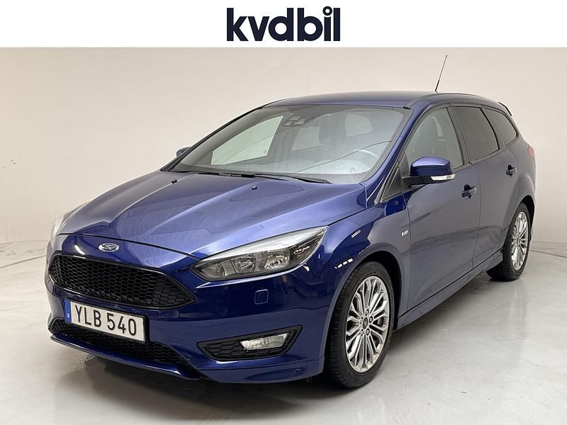 Blå Begagnad 2017 Ford Focus Kombi | 104 800 kr (Marknadspris) - Bild 1/3