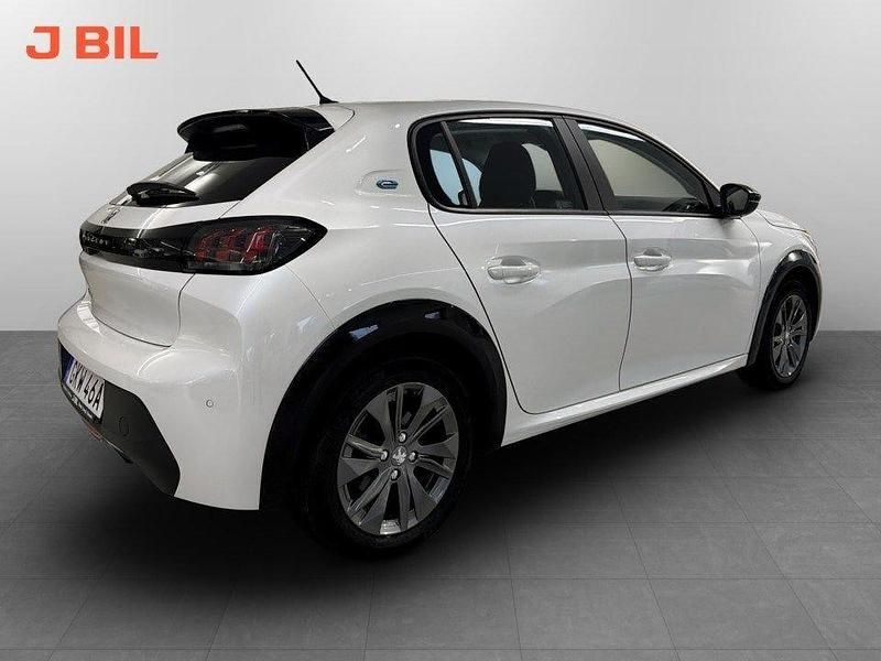 Begagnad Peugeot e-208 Active 100 kW (136 HK) 2022 Vit Halvkombi