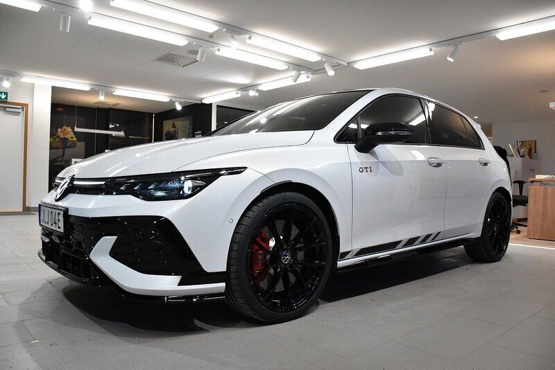 Vit Ny 2024 VW Golf VIII GTI Clubsport Halvkombi | 542 700 kr - Bild 1/4