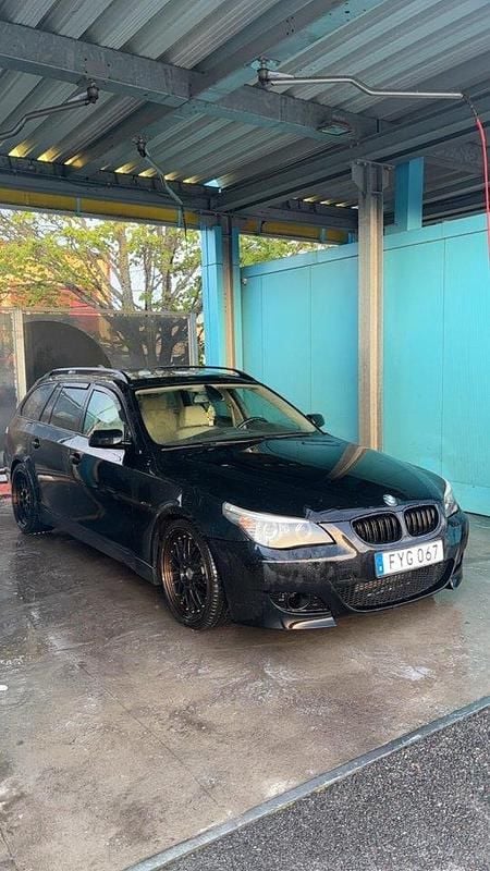 Svart Begagnad 2008 BMW 520 Kombi | 45 000 kr (Marknadspris) - Bild 1/4