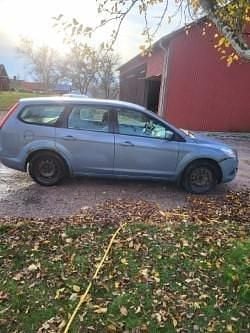 Grå Begagnad 2008 Ford Focus Trend Kombi | 20 000 kr (Marknadspris) - Bild 1/4