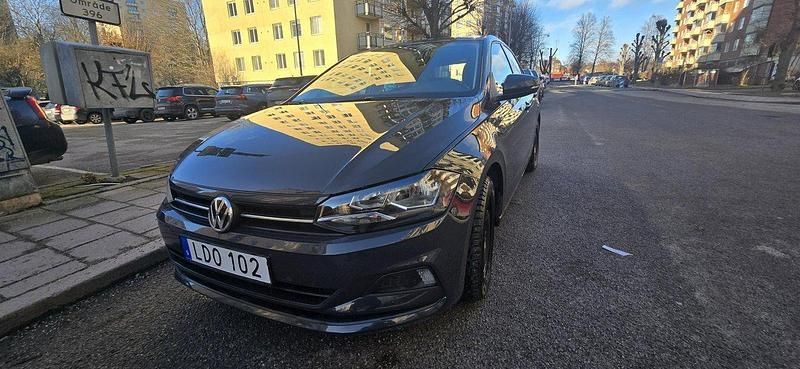 Grå Begagnad 2019 VW Polo Halvkombi | 147 900 kr (Marknadspris) - Bild 1/4