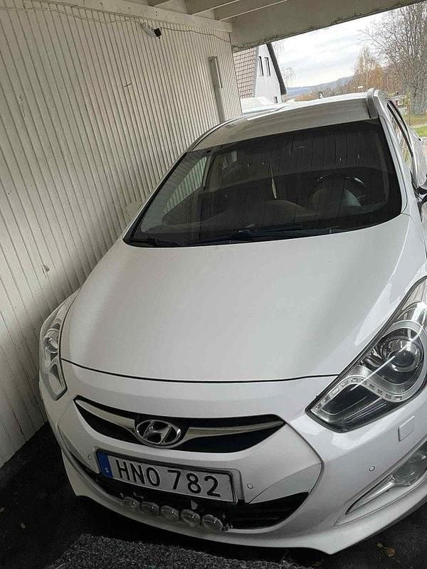 Vit Begagnad 2015 Hyundai i40 Kombi | 72 000 kr (Lite dyr) - Bild 1/4