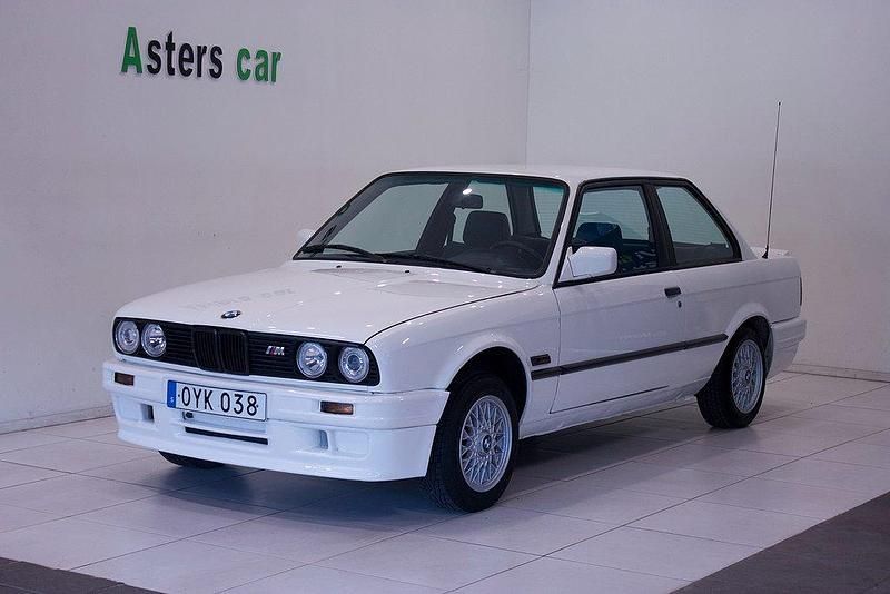Vit Begagnad 1989 BMW 318 Sedan | 120 000 kr - Bild 1/4