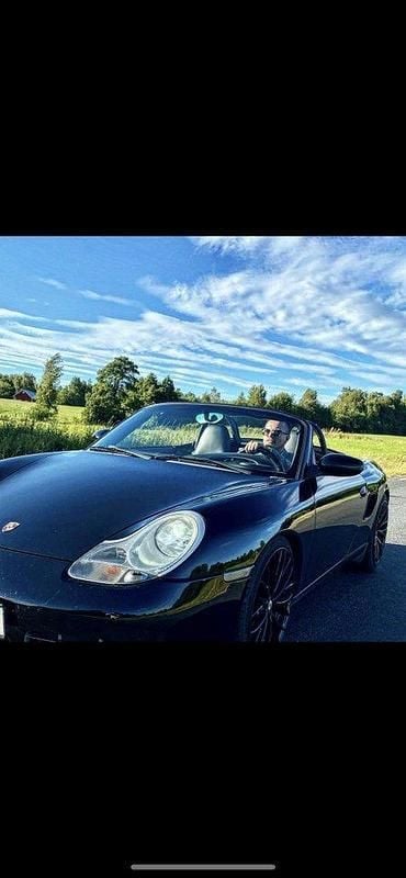 Svart Begagnad 2001 Porsche Boxster S Cab | 199 000 kr (Superpris) - Bild 1/4
