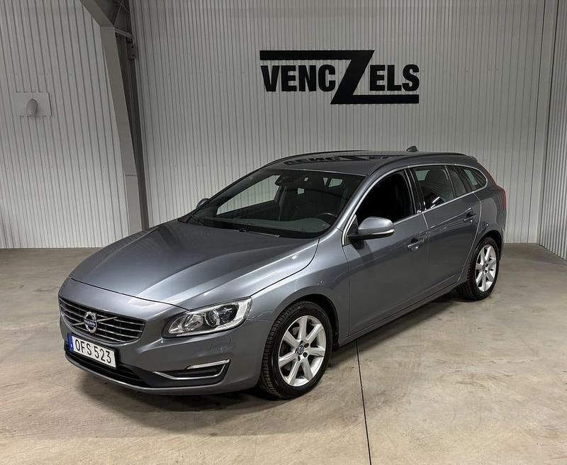 Grå Begagnad 2016 Volvo V60 Momentum Kombi | 144 000 kr (Lite dyr) - Bild 1/4