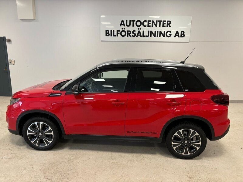 Röd Begagnad 2023 Suzuki Vitara SUV | 309 900 kr (Lite dyr) - Bild 1/4