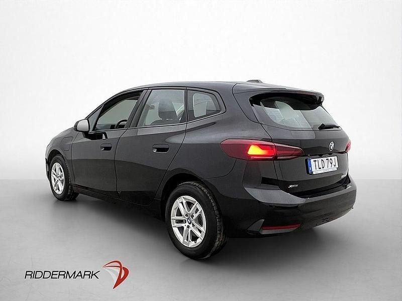 Begagnad BMW 225 136 HK (100 kW) 2024 Svart Minibuss