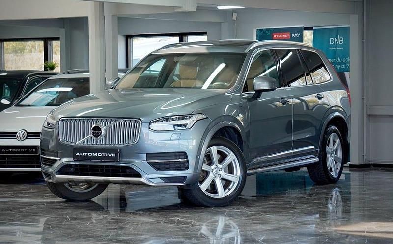 Grå Begagnad 2019 Volvo XC90 Inscription SUV | 469 900 kr (Marknadspris) - Bild 1/4