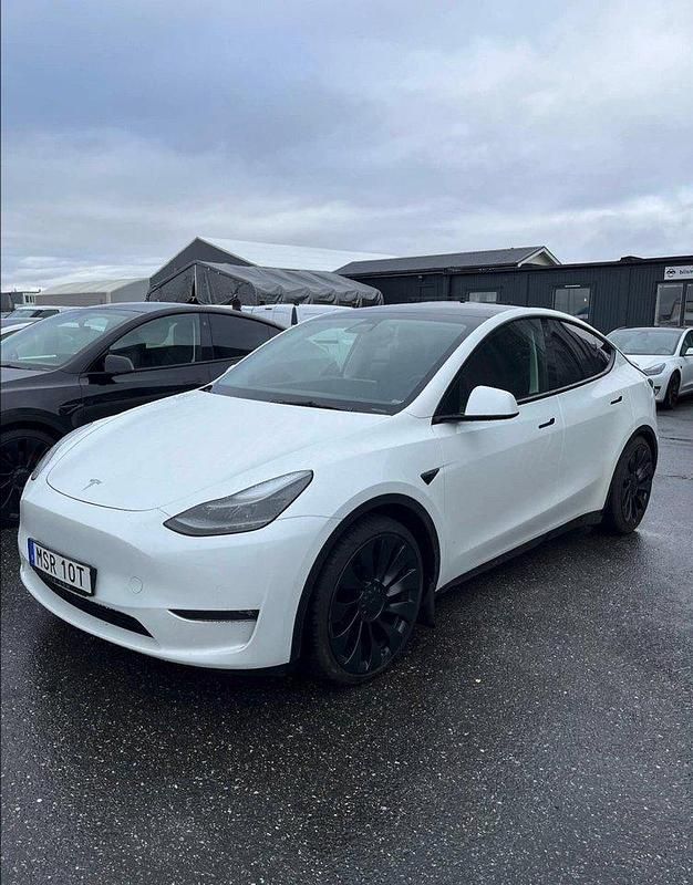 Vit Begagnad 2022 Tesla Model Y Performance SUV | 410 000 kr (Superpris) - Bild 1/4