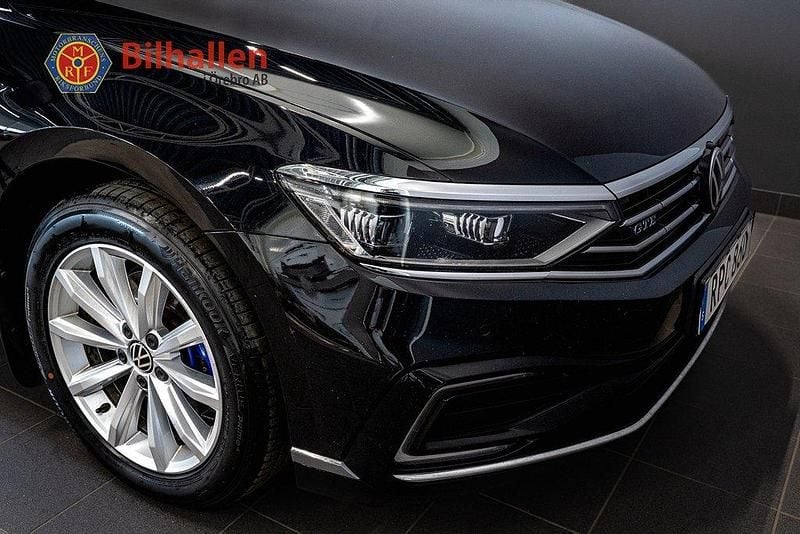 Begagnad VW Passat GTE 218 HK (160 kW) 2021 Svart Kombi