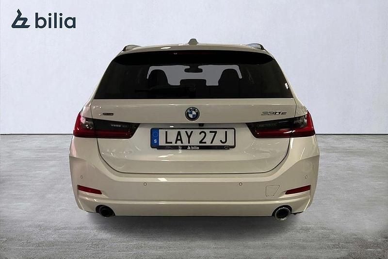 Begagnad BMW 330e Shadowline 184 HK (135 kW) 2023 Vit Kombi