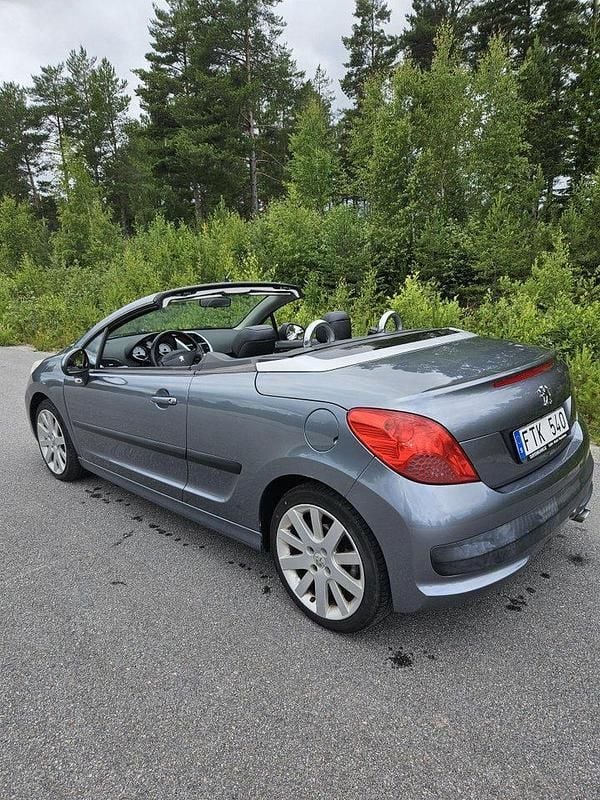 Grå Begagnad 2007 Peugeot 207 CC Cab | 35 000 kr (Marknadspris) - Bild 1/4