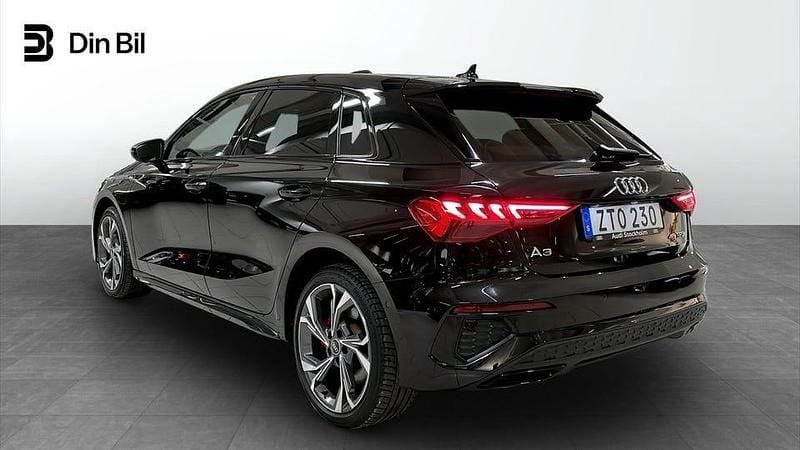 Begagnad Audi A3 S-Line 150 HK (110 kW) 2021 Mytsvart metallic Sedan