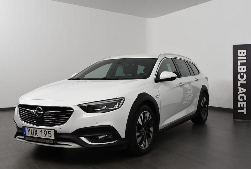 Vit Begagnad 2018 Opel Insignia Country Tourer Kombi | 209 800 kr - Bild 1/4
