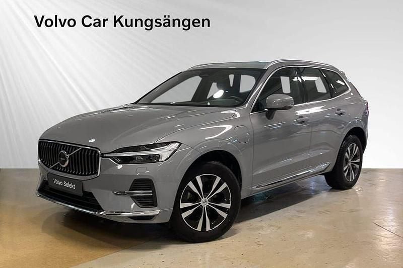 Grå Begagnad 2024 Volvo XC60 Core SUV | 474 900 kr (Bra pris) - Bild 1/3