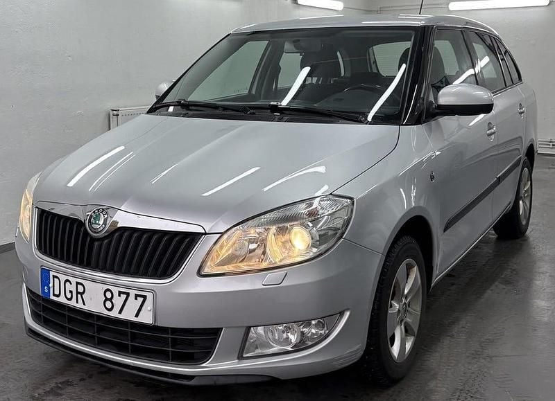 Silver Begagnad 2012 Skoda Fabia Elegance Kombi | 32 900 kr (Bra pris) - Bild 1/4