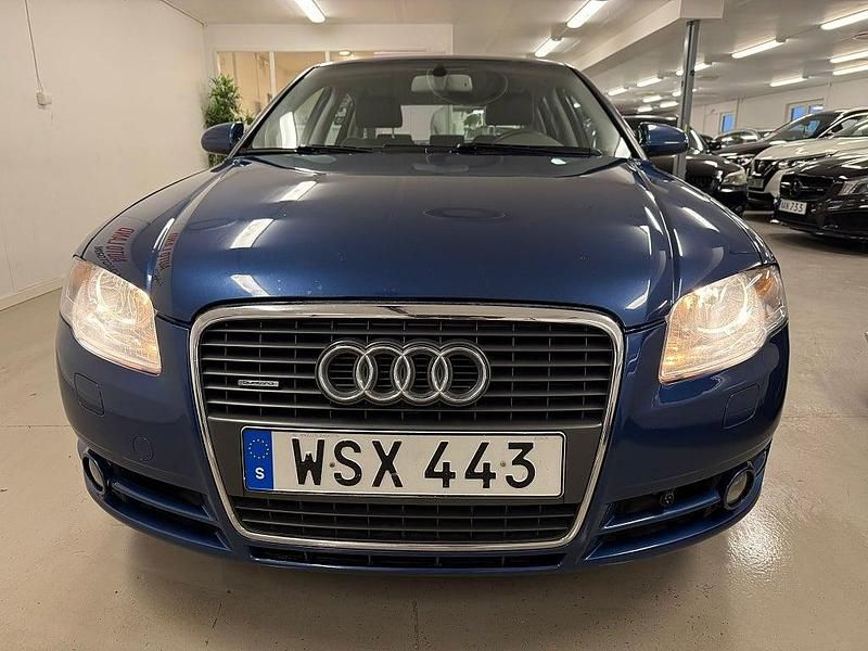 Begagnad Audi A4 Comfort 200 HK (147 kW) 2005 Blå Sedan