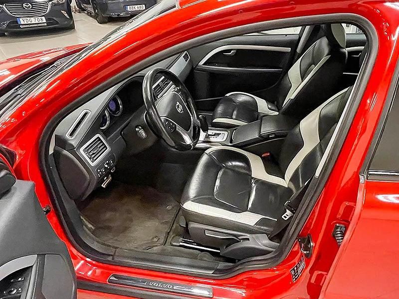 Begagnad Volvo V70 R-Design 231 HK (169 kW) 2010 Röd Kombi