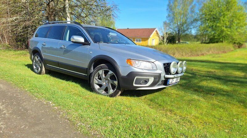Silver Begagnad 2012 Volvo XC70 Momentum SUV | 119 900 kr (Marknadspris) - Bild 1/3