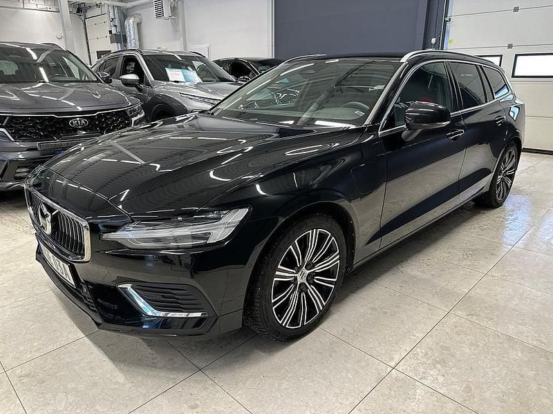 Begagnad Volvo V60 253 HK (186 kW) 2022 Svart Kombi