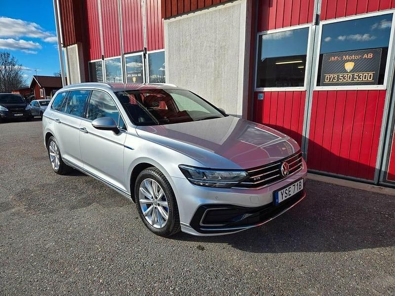Begagnad VW Passat GTE 218 HK (160 kW) 2020 Silver Kombi