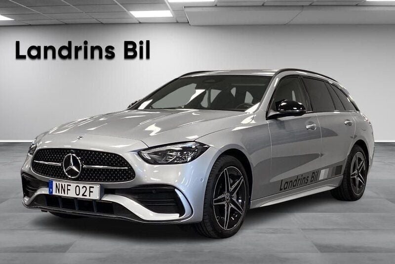 Silver (hightech silver) Begagnad 2023 Mercedes C300e AMG Kombi | 499 000 kr (Marknadspris) - Bild 1/4