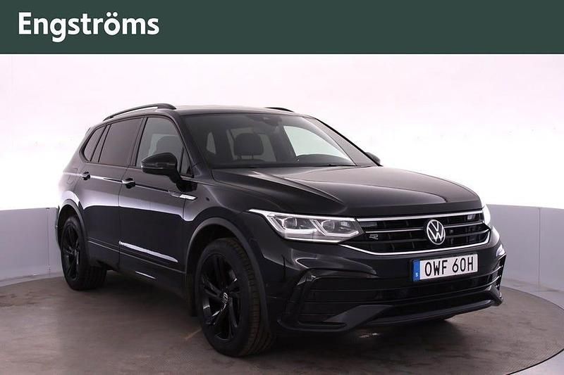 Svart Begagnad 2023 VW Tiguan Allspace R-line SUV | 369 000 kr (Marknadspris) - Bild 1/4