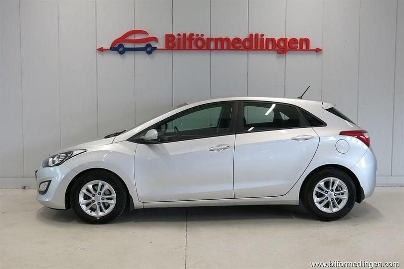 Silver samma som bilen Begagnad 2012 Hyundai i30 Halvkombi | 99 900 kr (Marknadspris) - Bild 1/4