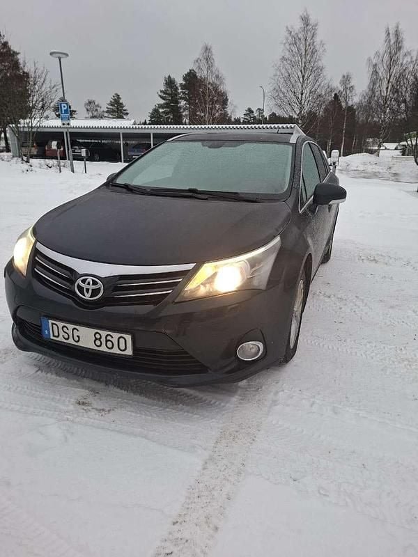 Begagnad 2013 Toyota Avensis Multidrive S Kombi | 101 500 kr (Dyr) - Bild 1/4