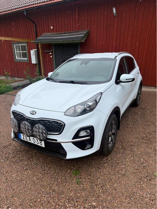 Vit Begagnad 2019 Kia Sportage Advance SUV | 205 000 kr (Marknadspris) - Bild 1/3