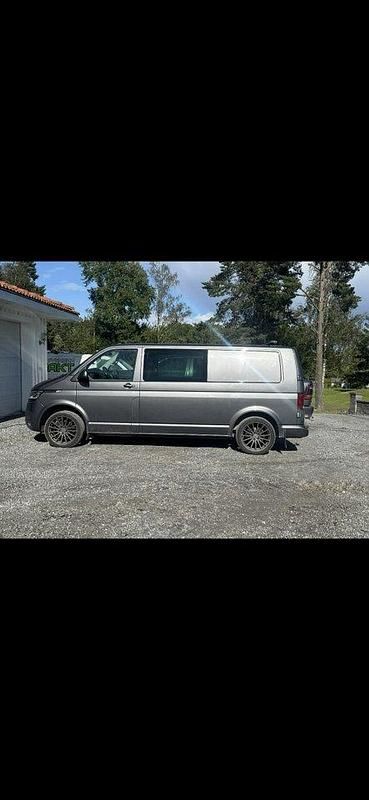 Grå Begagnad 2021 VW T6.1 Van | 379 000 kr (Lite dyr) - Bild 1/4