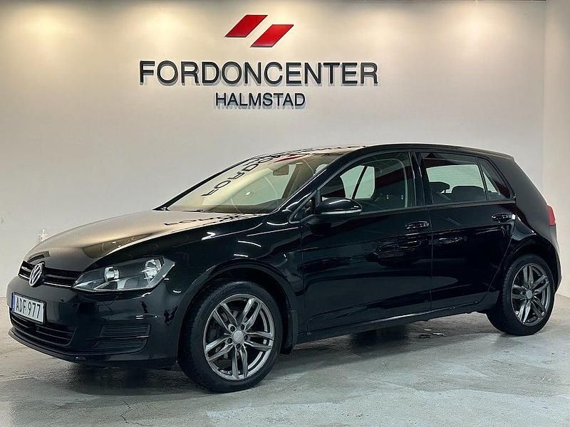 Svart Begagnad 2015 VW Golf VII Halvkombi | 118 900 kr (Lite dyr) - Bild 1/4
