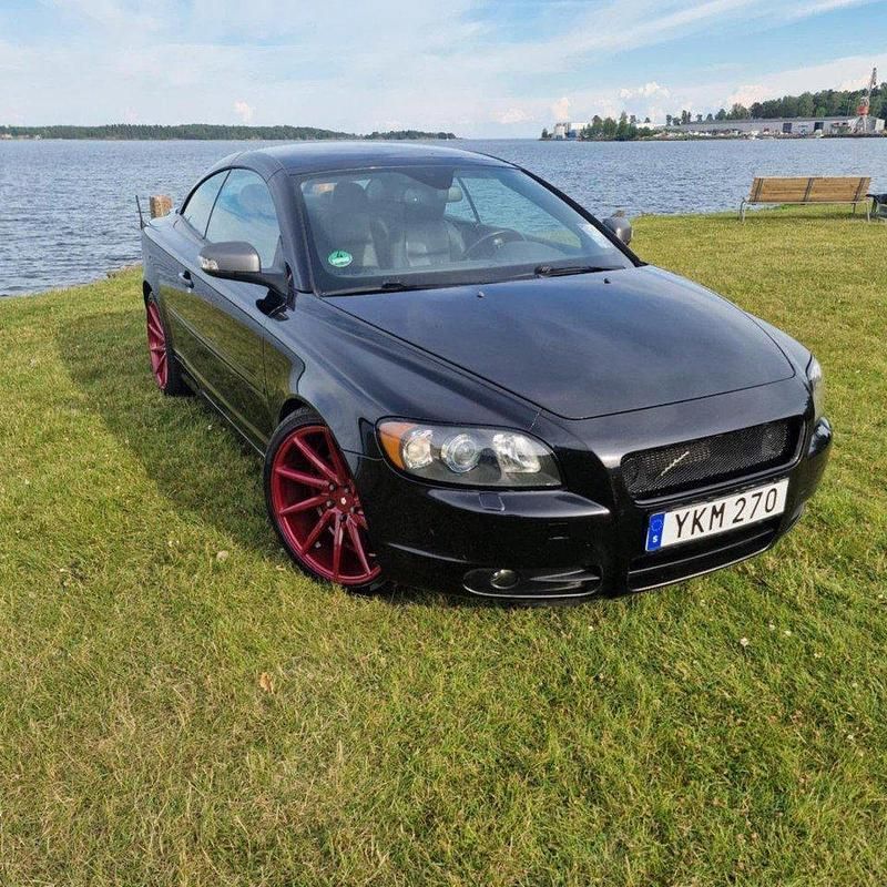 Svart Begagnad 2009 Volvo C70 Summum Cab | 110 000 kr (Marknadspris) - Bild 1/4