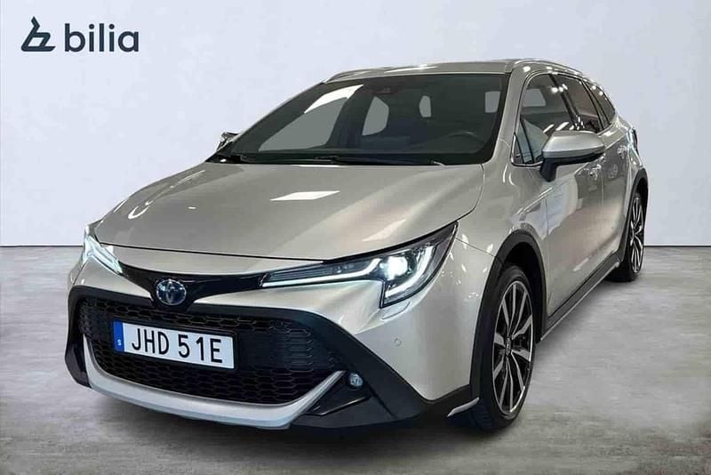 Silver Begagnad 2022 Toyota Corolla SUV | 294 900 kr (Lite dyr) - Bild 1/1
