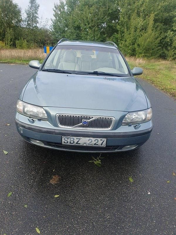 Grön Begagnad 2001 Volvo V70 Kombi | 15 000 kr (Marknadspris) - Bild 1/4